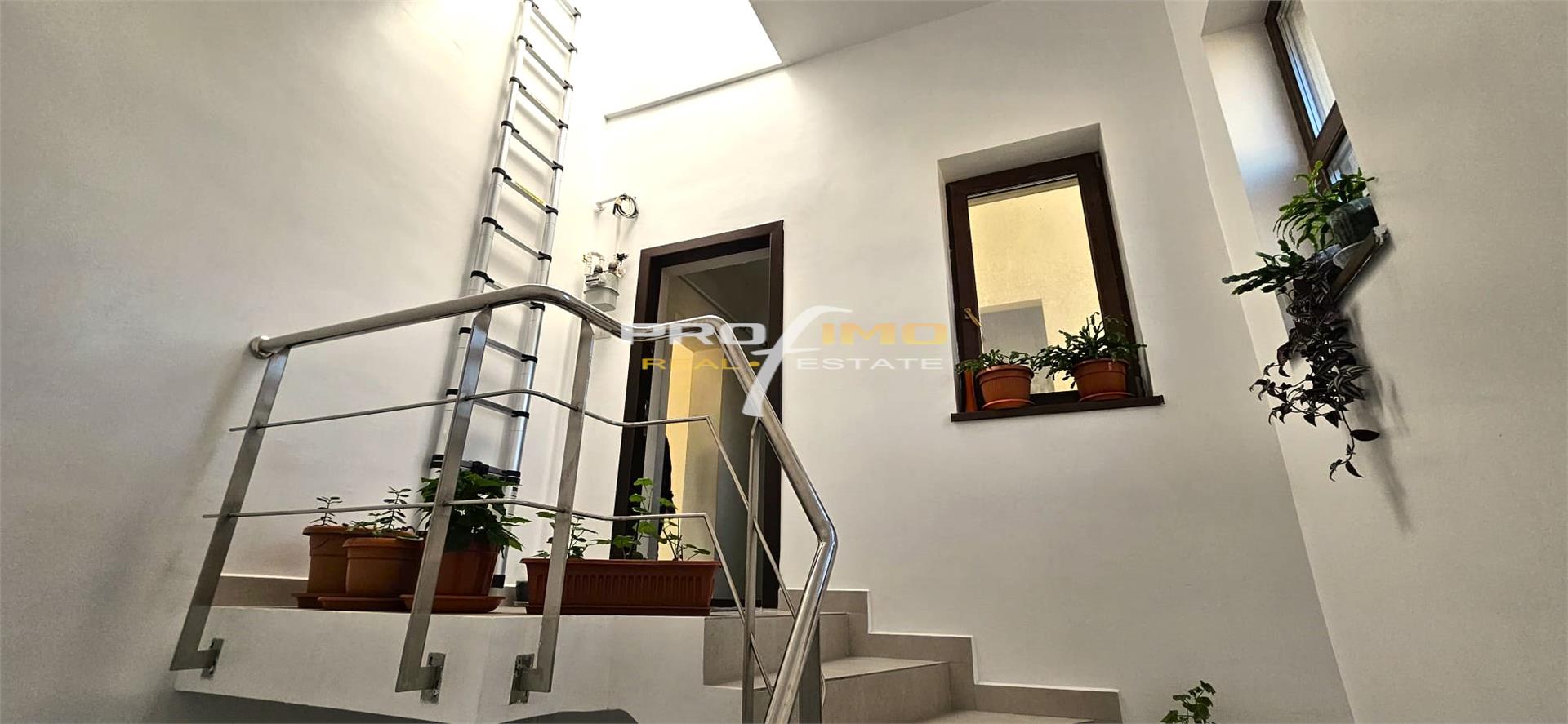 Apartament 3 camere intr o vila P+2E cu cate un apartament pe etaj