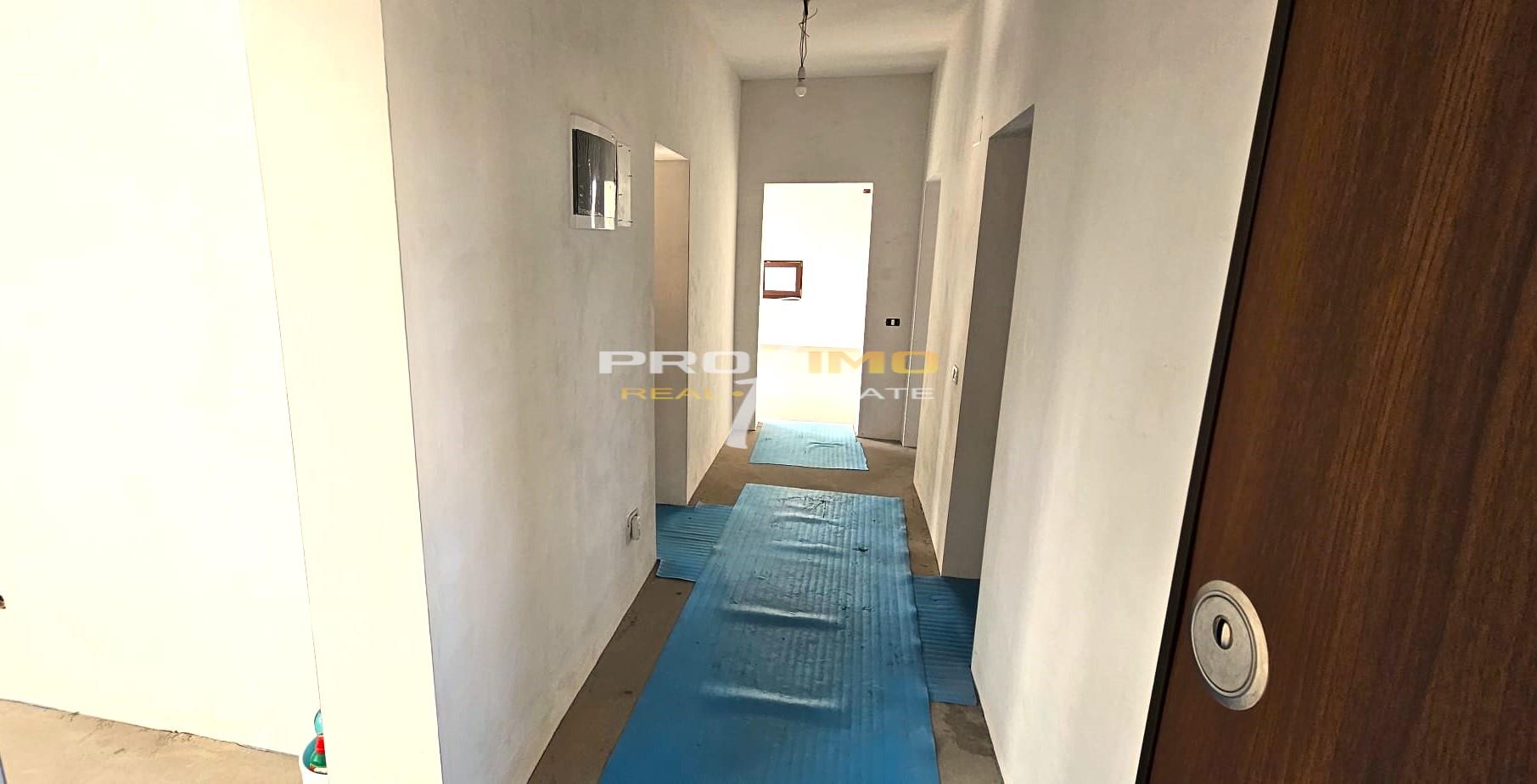 Apartament 3 camere intr o vila P+2E cu cate un apartament pe etaj