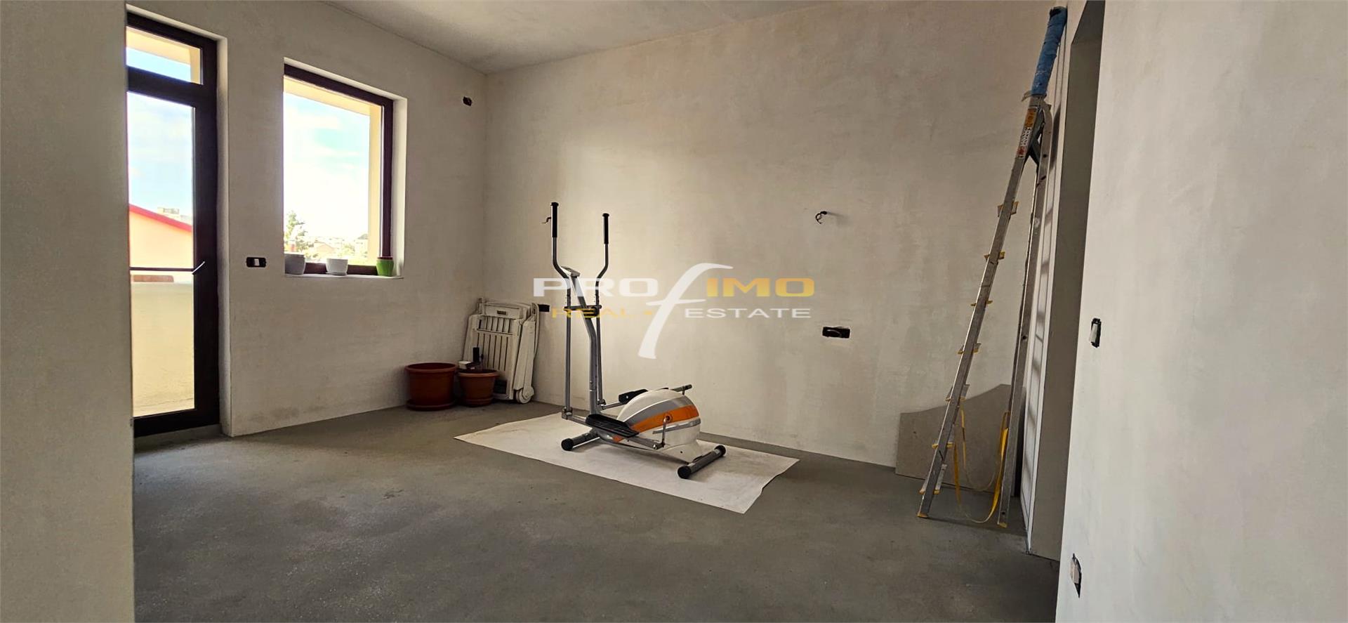 Apartament 3 camere intr o vila P+2E cu cate un apartament pe etaj