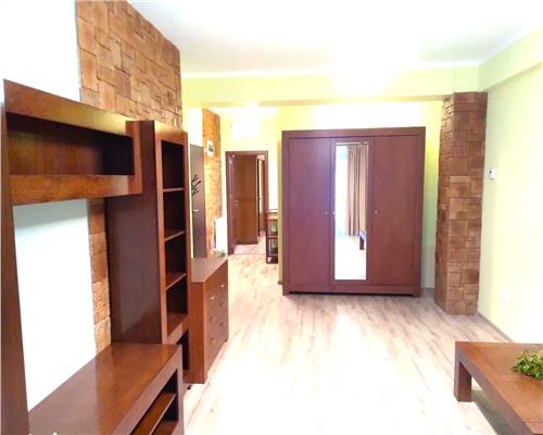 Central, apartament 3 camere decomandate ,70 mp, bloc nou, parcare la demisol